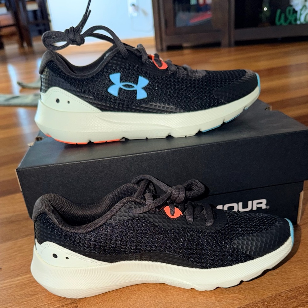 Under Armour Women’s Surge sneakers brand new size 6.5